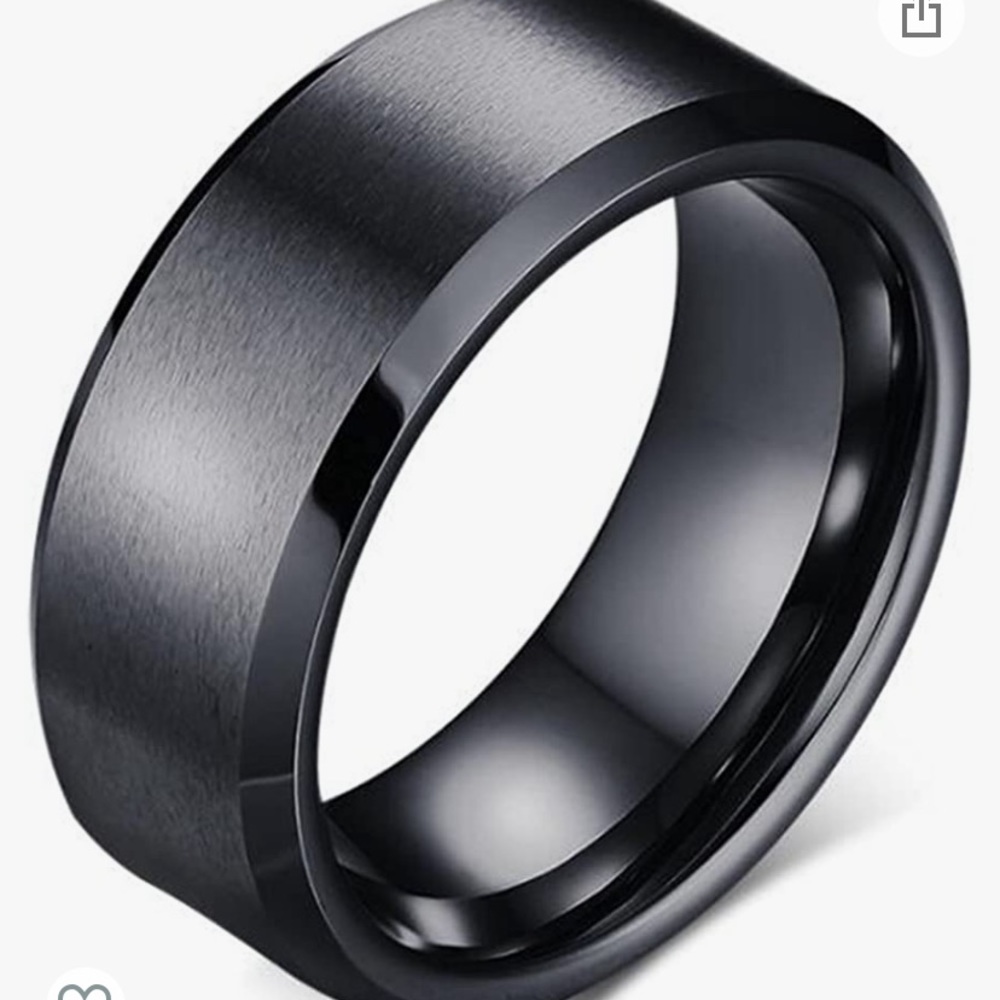 Black ring, band. size 5. like new.